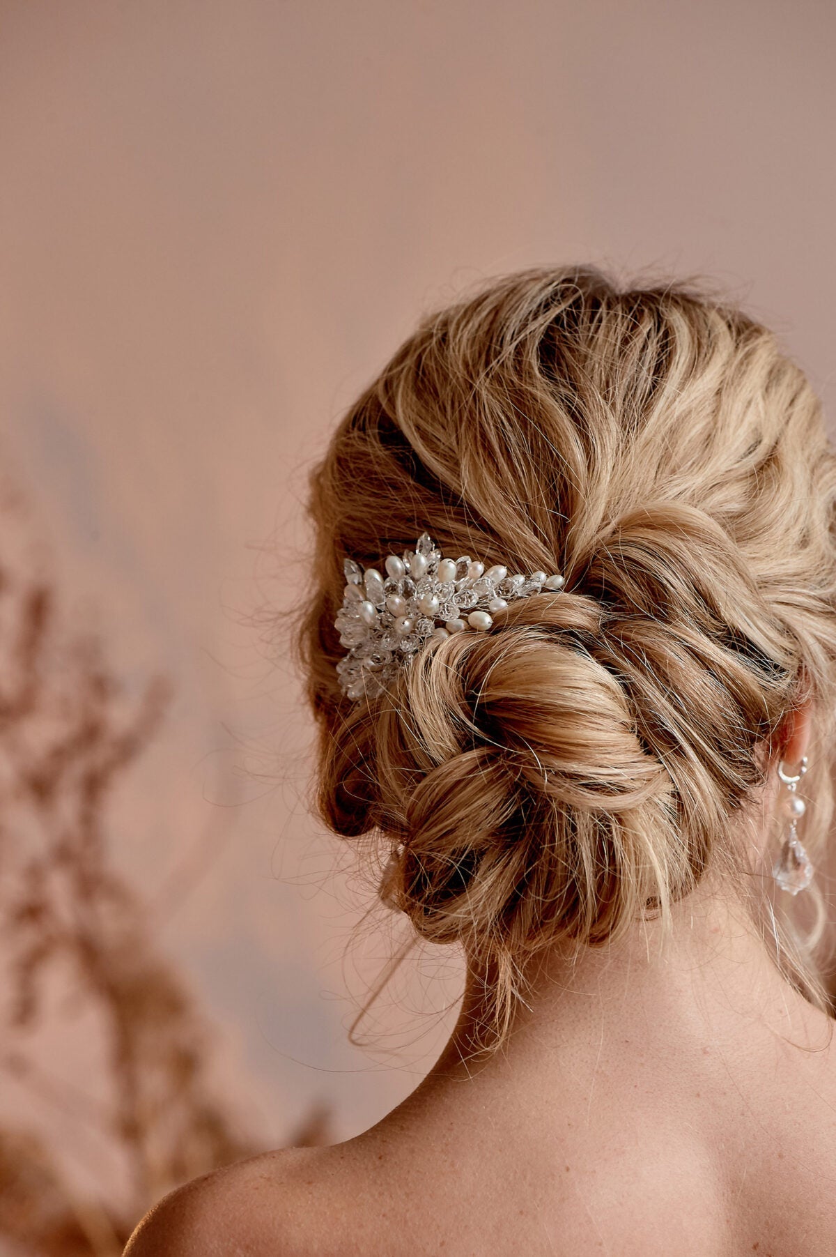 Accessorising Your Wedding Hairstyle: Hair Combs, Veils, Clips, and More