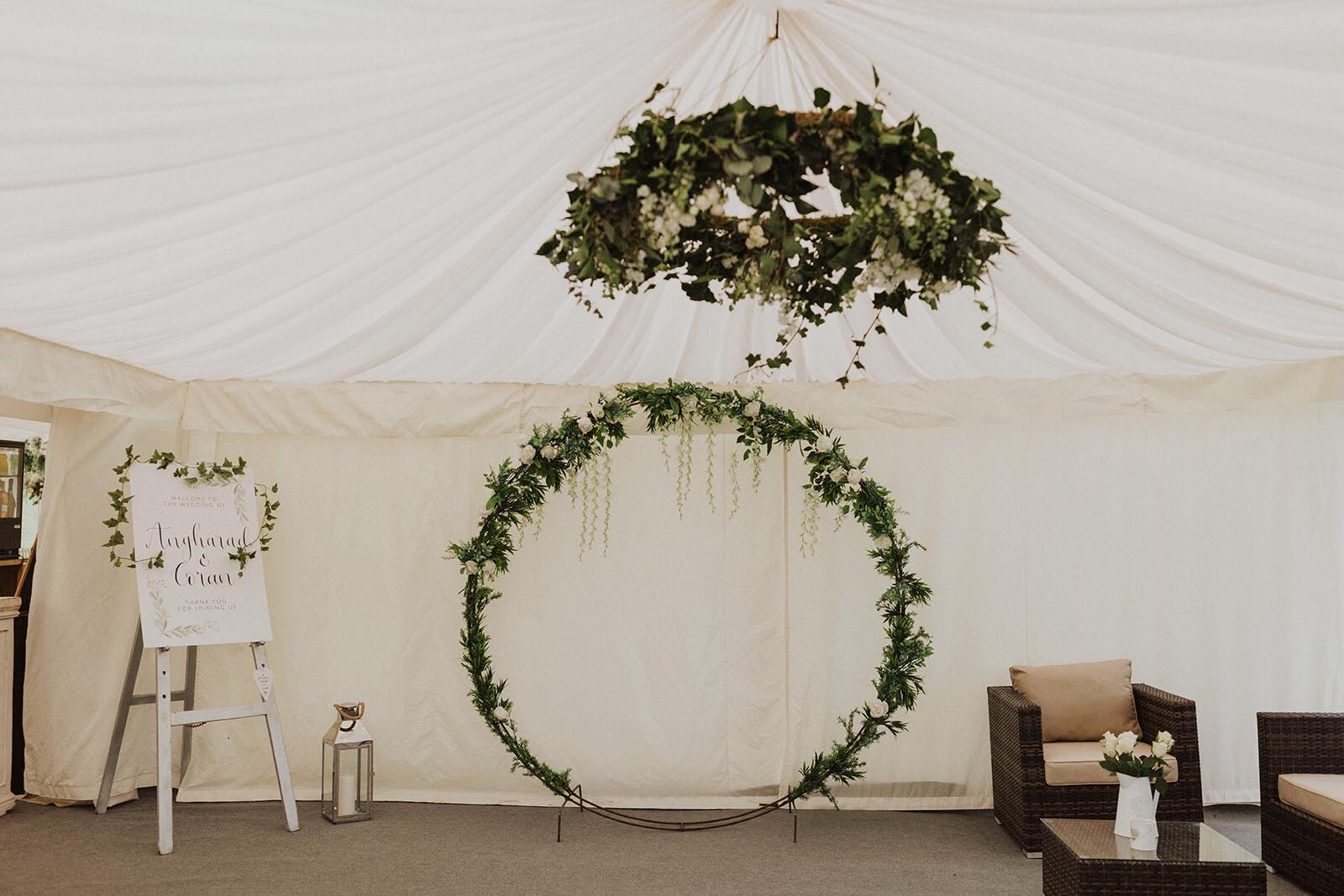 the-north-wales-outdoor-wedding-show-clawdd-offa-farm-bouquet-and-bells