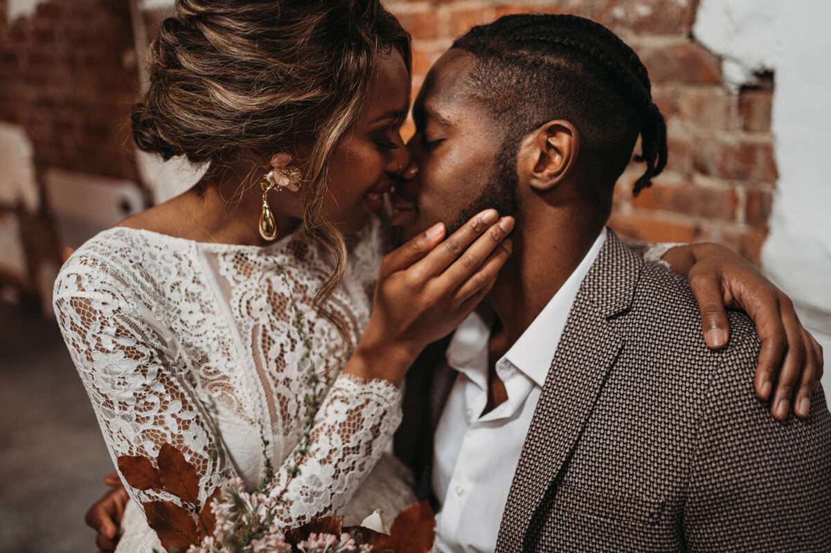 soft-romantic-renaissance-inspired-styled-shoot-woolas-barn-bouquet-and-bells