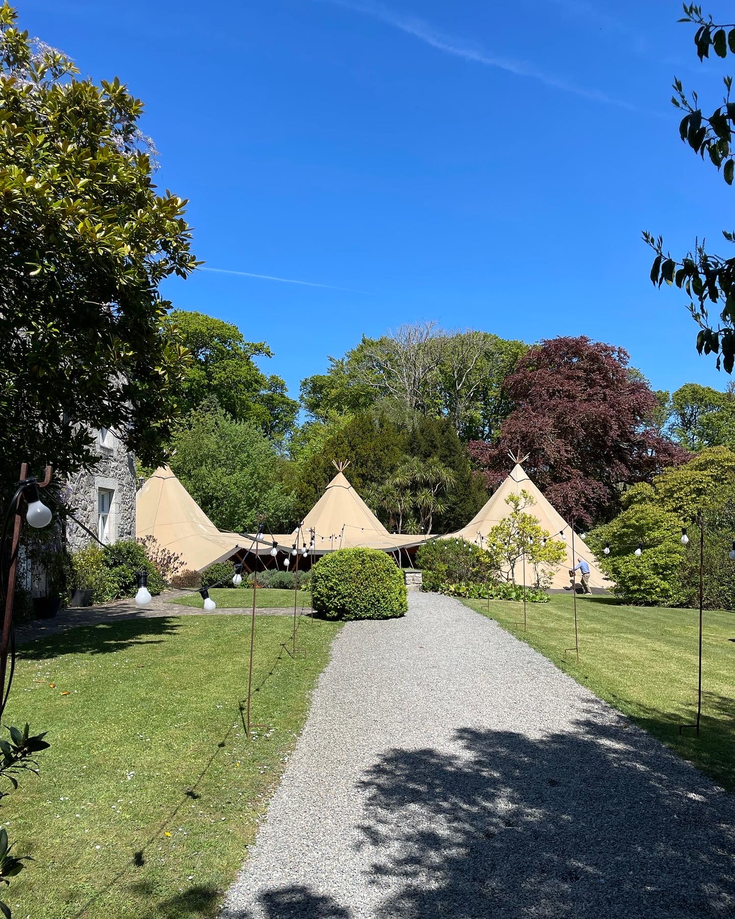 big-tipis-of-love-bouquet-and-bells