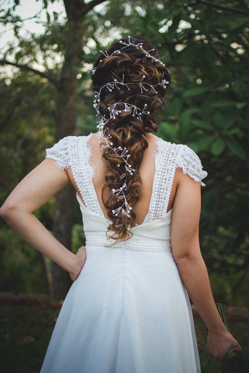 gigi-marques-makeup-and-hair-bouquet-and-bells