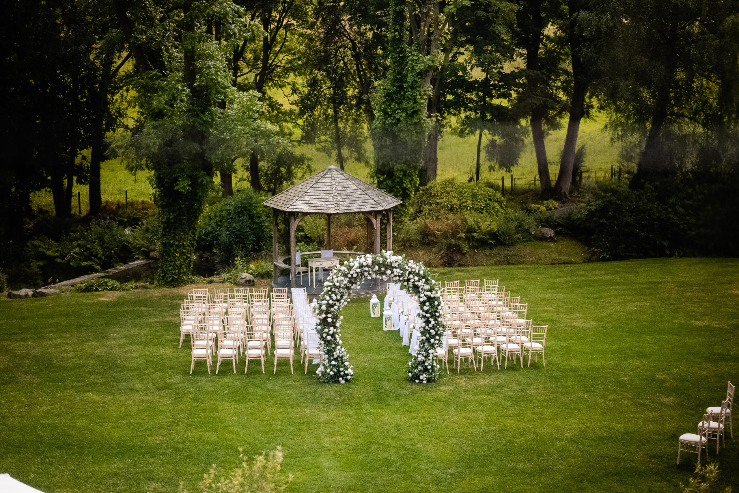 tyn-dwr-hall-wedding-fayre-north-wales-bouquet-and-bells