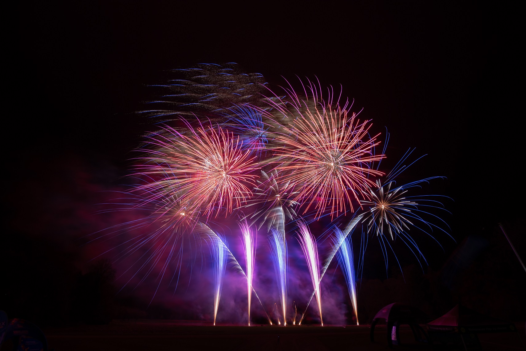 fantastic-fireworks-bouquet-and-bells