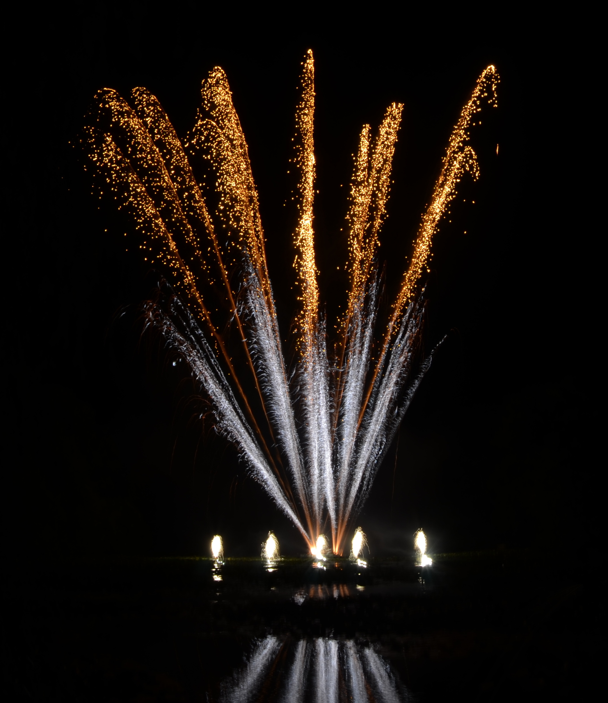 fantastic-fireworks-bouquet-and-bells