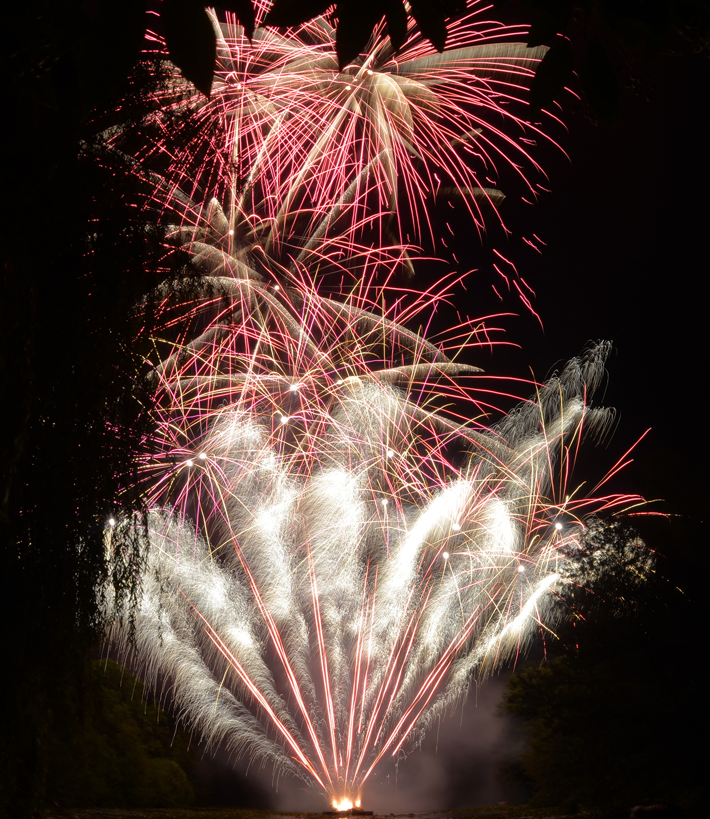 fantastic-fireworks-bouquet-and-bells