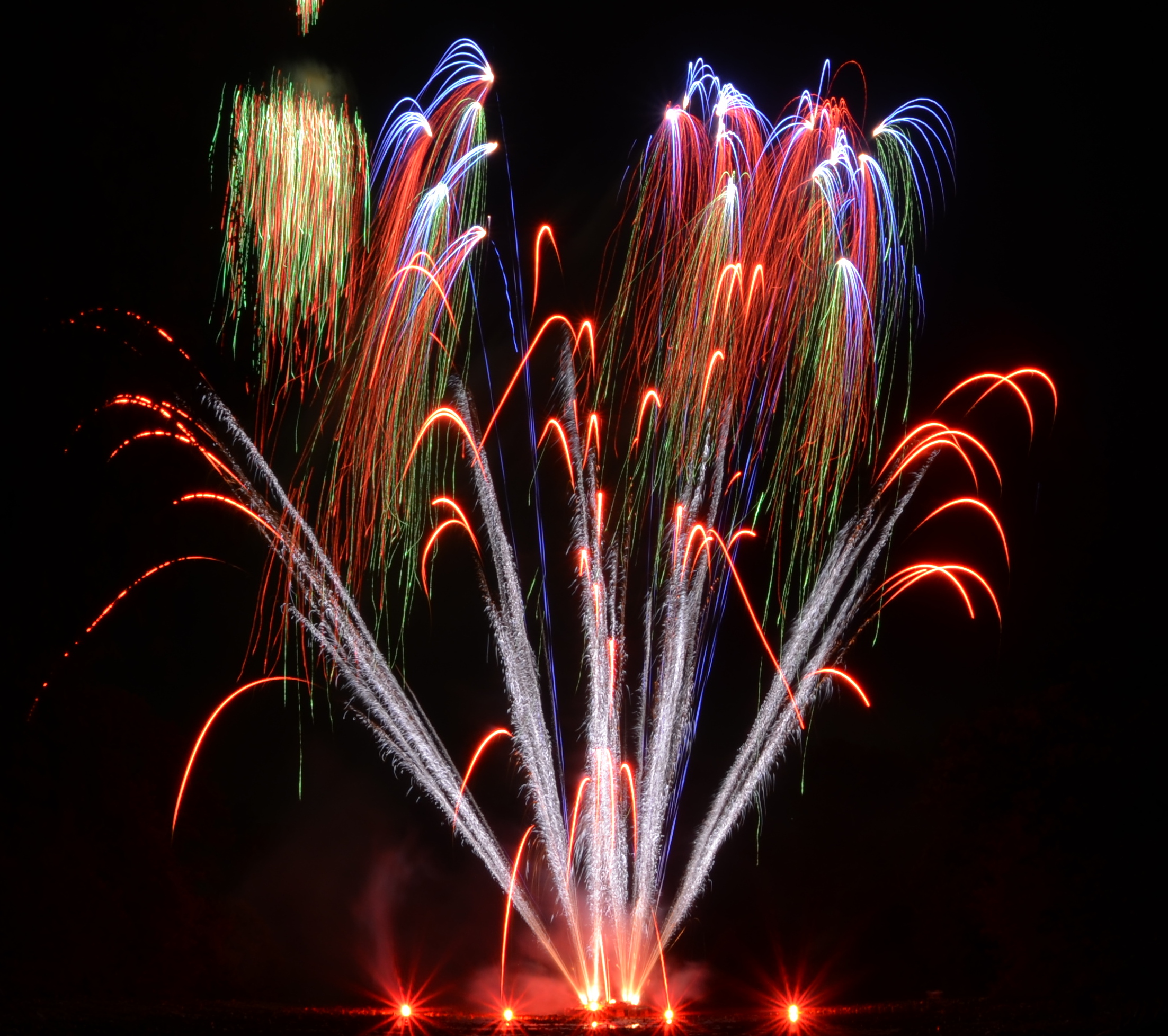 fantastic-fireworks-bouquet-and-bells