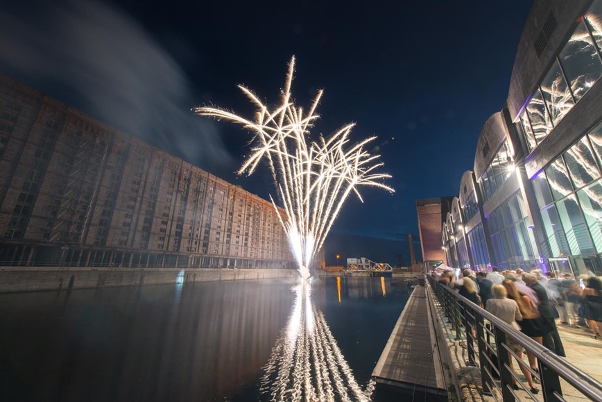 fantastic-fireworks-bouquet-and-bells