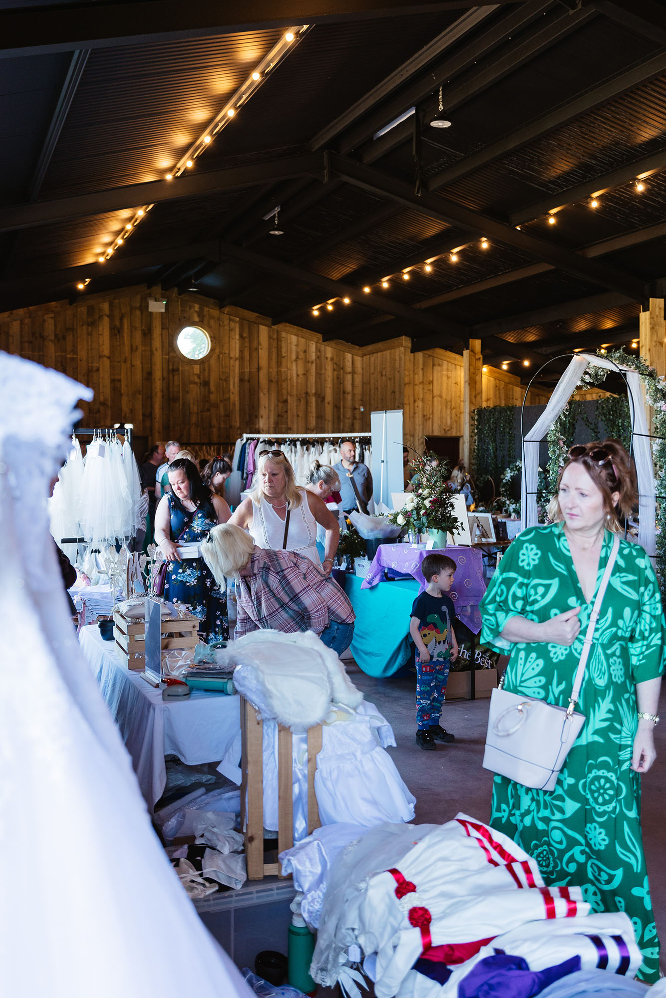 the-pre-loved-wedding-boot-fayre-show-fair-car-bouquet-and-bells