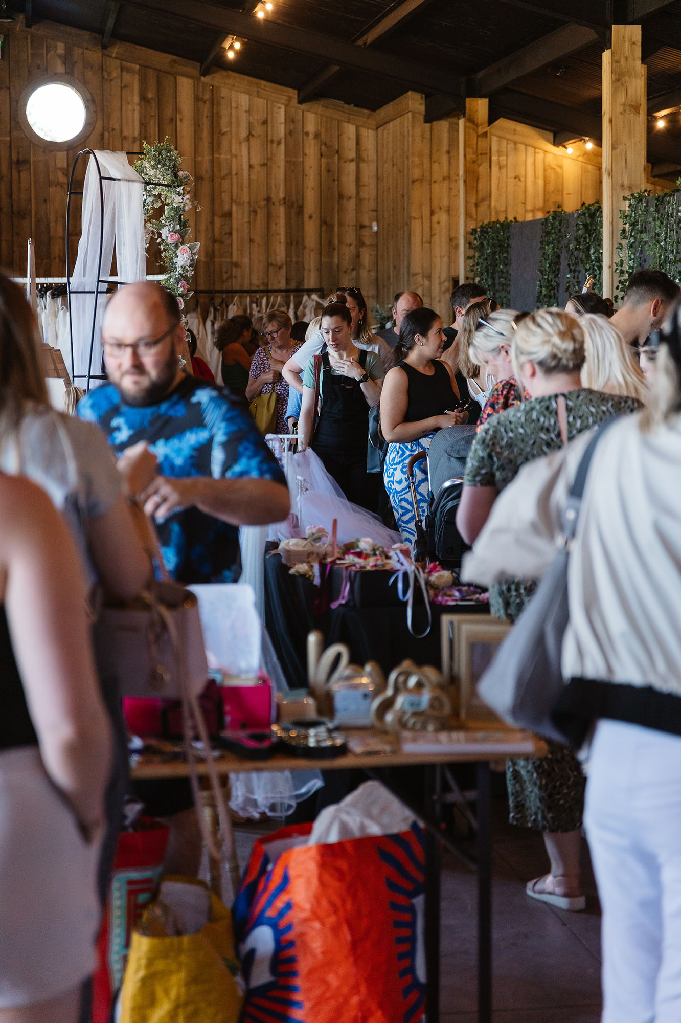 the-pre-loved-wedding-boot-fayre-show-fair-car-bouquet-and-bells