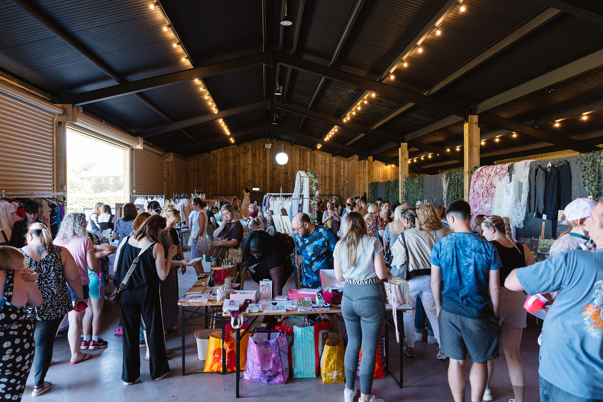 the-pre-loved-wedding-boot-fayre-show-fair-car-bouquet-and-bells